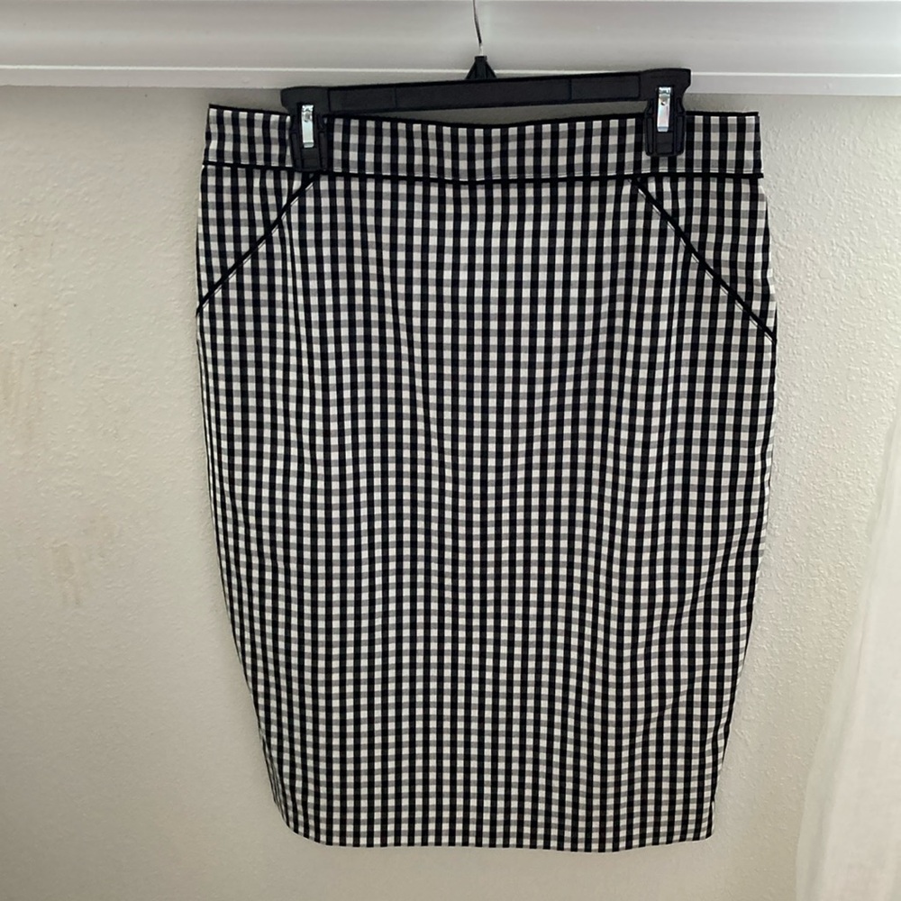 White House Black Market lined Black Gingham pencil skirt
